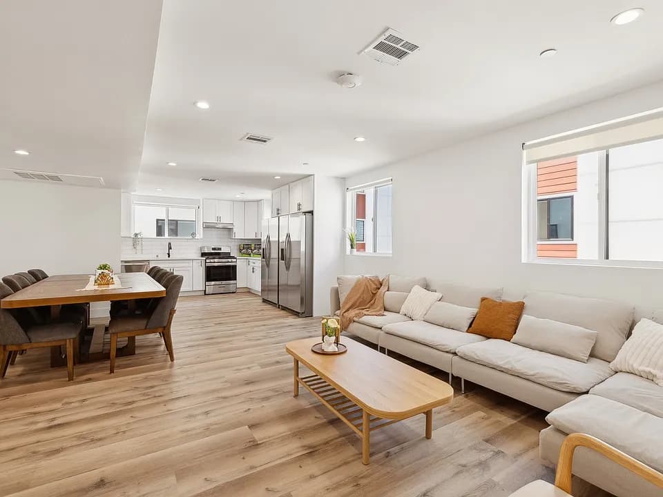 1326 W 35th Pl photo 1