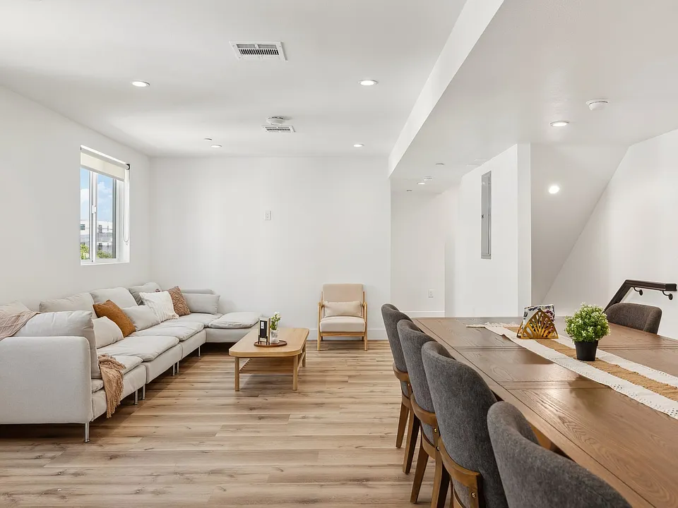 1326 W 35th Pl thumbnail 3