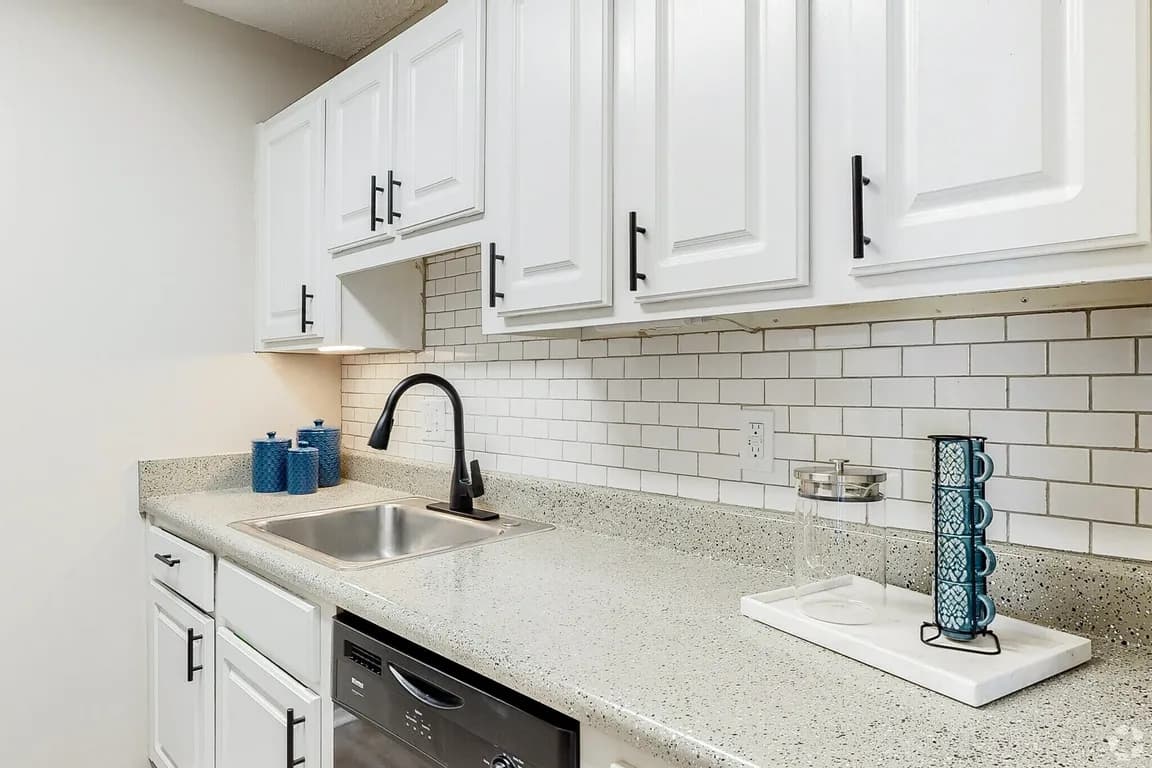 Park West Apartments thumbnail 3