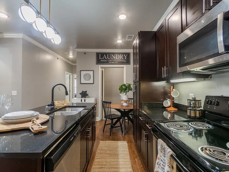 Arlo Luxury Apartment Homes thumbnail 2