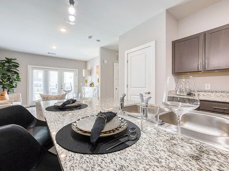 Landmark Apartments thumbnail 3