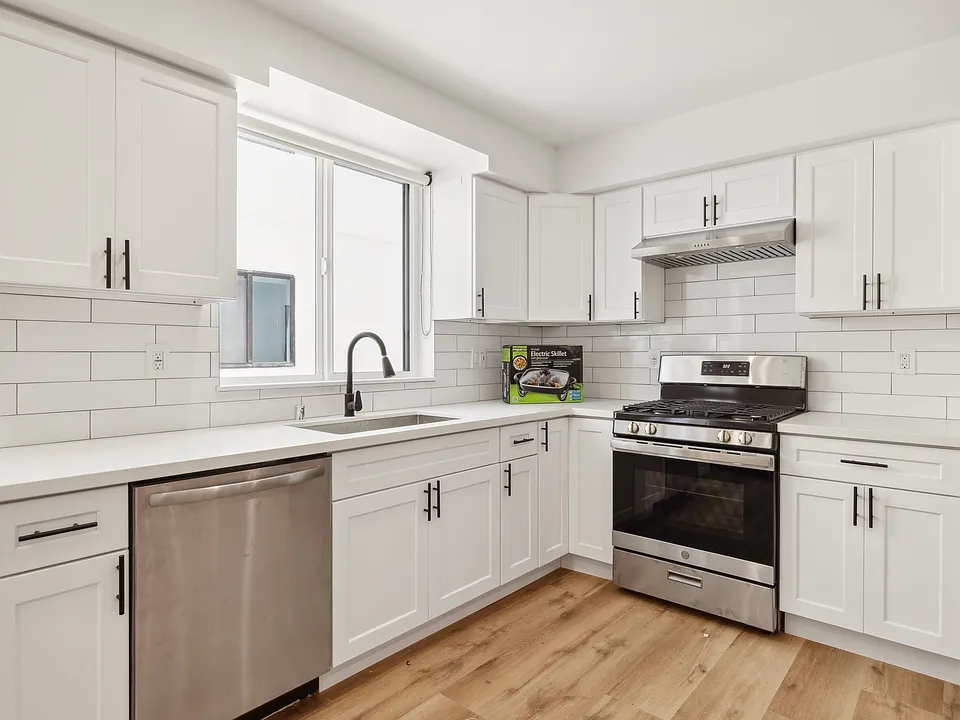 1326 W 35th Pl thumbnail 4